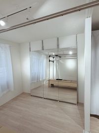 大型鏡(横60㎝×高さ180㎝)×3枚 - Pilates Studio Lui 外苑前店 【基本プラン】キャフォーマー・チェア・バレル完備の設備の写真