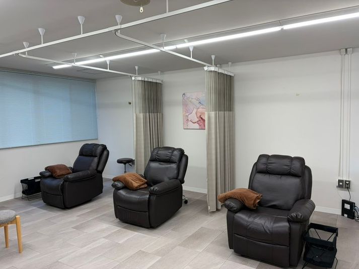 【柏】 Fi-Neレンタルサロン 【柏】美容所登録済み｜カーテン仕切りの半個室レンタルサロンの室内の写真