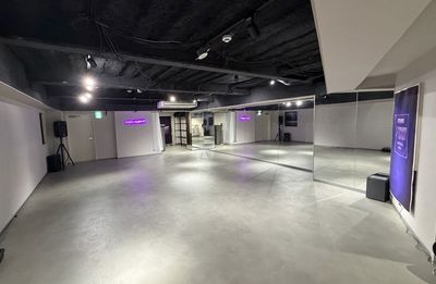 京成八幡駅から徒歩1分！全面鏡・音響・120インチスクリーン＆プロジェクター完備！シャワー・冷蔵庫・電子レンジも⭕️ - STUDIO J→LUSH!!