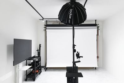 撮影スタジオ RE STUDIO 川越 撮影フォトスタジオ 白ホリの室内の写真
