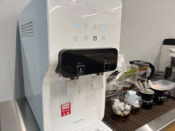 フリードリンク（ウォーターサーバー） - BasisPoint 西新宿店 3名個室の設備の写真