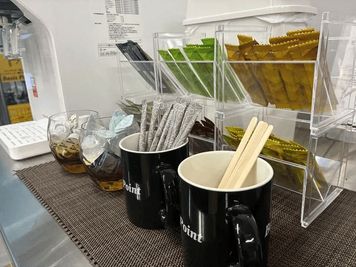フリードリンク（コーヒー、お茶） - BasisPoint 西新宿店 3名個室の室内の写真