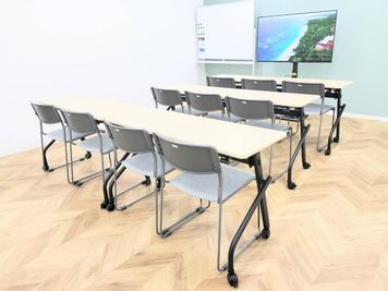 セミナー型 配置例 - HARS RENTAL SPACE HARS RENTAL SPACE 【JR尼崎店】の室内の写真