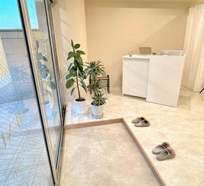 安心感のある路面店/自然光/広い入り口 - beauty salon ELの入口の写真