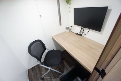 <ワークブース調布駅前No.5>1人用個室🚪光回線Wi-Fi📶電源🔌モニター🖥️テレワーク/オンライン会議/作業 - 【ワークブース調布駅前】