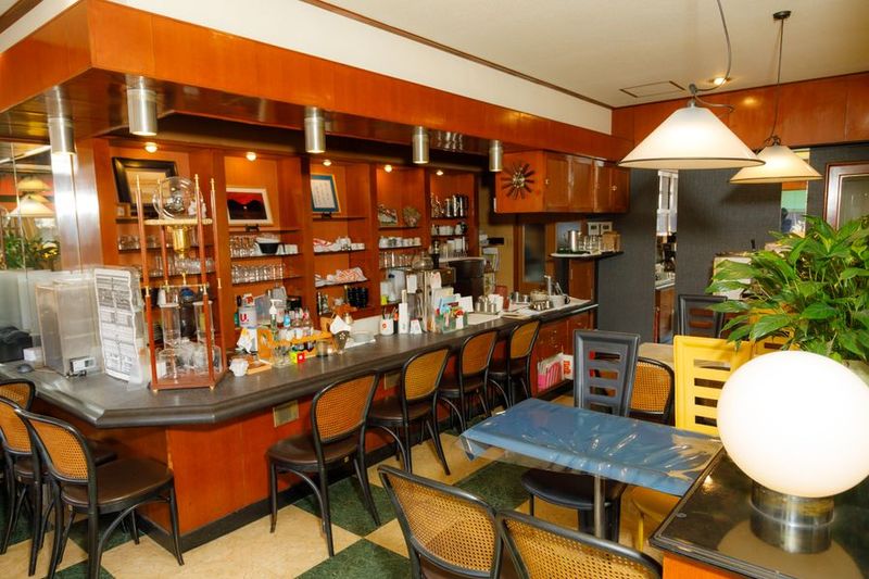 地元で50年以上親しまれてきた純喫茶をスタジオとしてご利用いただけます。 - 泉大津で50年の純喫茶スタジオの室内の写真