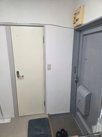 ボディーケアセラビストスクール&レンタルサロン 折り畳み施術台付きレンタルサロンの入口の写真
