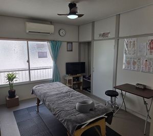 ボディーケアセラビストスクール&レンタルサロン 折り畳み施術台付きレンタルサロンの室内の写真