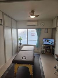 ボディーケアセラビストスクール&レンタルサロン 折り畳み施術台付きレンタルサロンの室内の写真