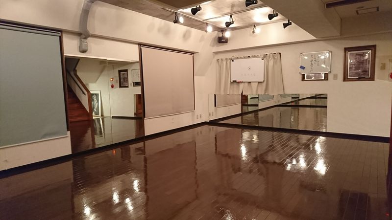 ヒラソル銀座ダンススクール ダンススクール/サブスタジオの室内の写真