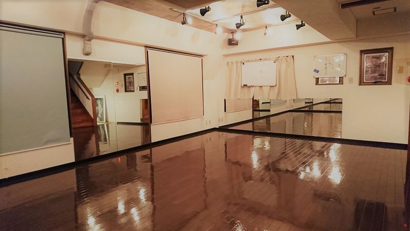 ヒラソル銀座ダンススクール ダンススクール/メインスタジオ の室内の写真