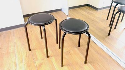 丸椅子 x 2 - STUDIO ZERO 相模大野店 Studio B（ホワイト）：定員5名の設備の写真