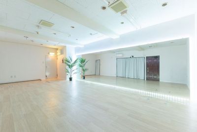 45㎡の広々空間｜幅6mの大型鏡｜無料で使える備品多数｜単発も定期利用も大歓迎！ - レンタルスタジオNuts川崎店 レンタルスタジオNuts川崎店｜完全個室のその他の写真
