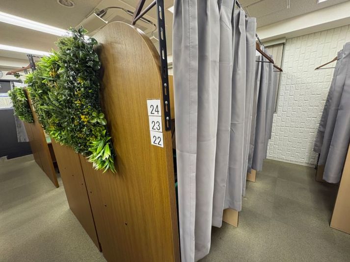 勉強カフェ梅田ANNEX中崎町のカーテン付き半個室席（席番号１） - 勉強カフェ梅田ANNEX中崎町