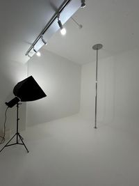 ポールダンサーアーティスト撮影にも
 - ANNJEWEL NAHA STUDIO PHOTO STUDIOの室内の写真