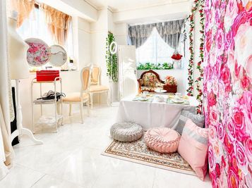 撮影前のヘアメイクからポートレート撮影まで1部屋で完結。ReFa・完全個室・早朝24時間対応 - aster 名古屋駅 名駅 笹島店