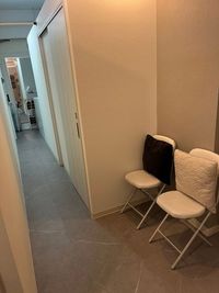 待合椅子も使用OK♪
施術延長や来店タイミングずれによりお客様が同時間帯に被っても安心♪ - Glam　up札幌 ※マシン利用メニュー※総合セルフエステサロン グラムアップ札幌の設備の写真