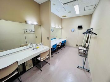 【控室1】控室は２室あるため、男女で分かれてご利用いただけます。 - ArtTheater dB KOBEの室内の写真