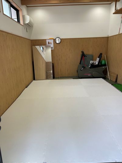 運動スペース、フローリングスペースの二つです - レンタルスペース久米川千野根道場