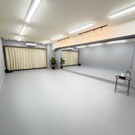 STUDIOFAV★新大阪 《STUDIO FAV》ダンス・ヨガ・ピラティスの室内の写真