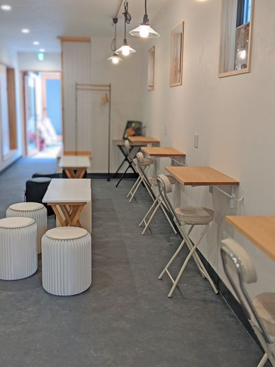 貸しスペース - 邦悠（ホウユウ株式会社） セルフカフェ＆レンタルスペース紙カフェの室内の写真