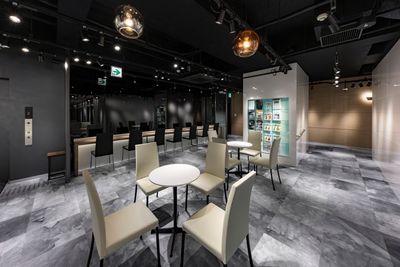 受付ロビーは、広々とした空間でお休みいただけます。 - 西新センター Room 16 グランドピアノC3X常設の防音部屋の入口の写真