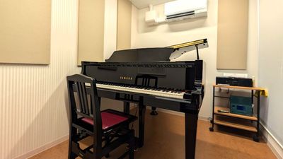 《NEW!》【空港線西新駅すぐ近く】発表会練習からお買い物の合間まで!グランドピアノ1台のプライベートルーム【楽器/声楽/会議】 - 西新センター