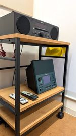 音源再生機器も充実！Bluetoothでご自身のスマートフォンの音源に合わせての練習も可能です。 - 西新センター Room 4 グランドピアノC1X常設の防音部屋の設備の写真