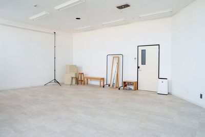 白を基調としたシンプルな空間 - abdc studio abdc studio 阪南尾崎店の室内の写真