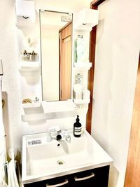 ・ペーパータオル
・めんぼう
・使い捨ておしぼり
・コットン
・Dior香水
・リファのヘアブラシ
・Aesop ハンドソープ - レンタルスペース アンジュ 早朝割引あり✨無料ハーブティー有｜レンタルサロン Angeの設備の写真