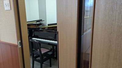 ヤマハミュージックジャパン　仙台北センター （富谷市成田） 仙台北センター　S-3教室の入口の写真