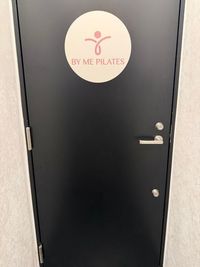 5階の1フロア個室、2部屋完備です - BY ME PILATES｜麻布十番のピラティスレンタルスタジオ 【麻布十番駅 徒歩1分】ピラティスレンタルスタジオの入口の写真