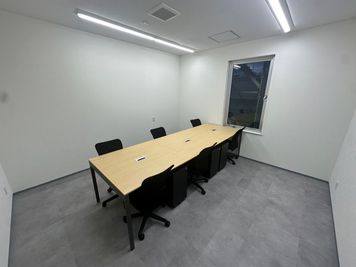 【元町・中華街駅徒歩1分】6名利用向け完全個室会議室【8】 - いいオフィス横浜元町 by a-cross元町
