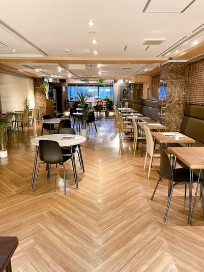 スペースメインスペース内装 - Wellni Cafe / レンタル利用 【飲み放題付プラン】赤坂「マルチベース」（多目的レンタルスペースの室内の写真