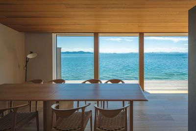 琵琶湖を眺めながらの飲食も可能 - ENINARU LAKE VIEW VILLA 琵琶湖が目の前の撮影スタジオの室内の写真