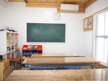 御器所駅徒歩3分！黒板つき教室風のレンタルスペース／学習塾・研修におすすめ - 観空の家