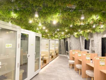 FEEEP 恵比寿西口店 【恵比寿駅徒歩1分｜100名利用可】貸切/WiFi/電源/モニタの室内の写真