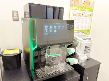 FEEEP 恵比寿西口店 【恵比寿駅徒歩1分｜100名利用可】貸切/WiFi/電源/モニタの室内の写真