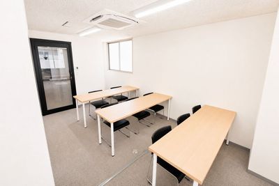 セニスルーム 【丸の内5分・伏見8分】綺麗で開放的✨なセニスルームの室内の写真