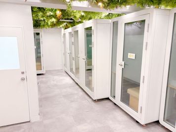 🌟ワークショップ・展示会・趣味会🌟【東京駅徒歩3分|40名利用可】区画分けされたフロアを貸切/Wi-Fi/電源/モニター - FEEEP 東京八重洲(日本橋)店