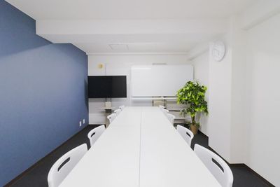【札幌駅出口目の前!定員12名!】50型大型モニター・10Gbps光回線・WiFi全て無料!ふれあい貸し会議室 札幌No166 - ふれあい貸し会議室 札幌山京