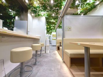 FEEEP 武蔵小山東口店 【武蔵小山駅徒歩1分｜50名利用可】貸切/WiFi/電源/モニタの室内の写真