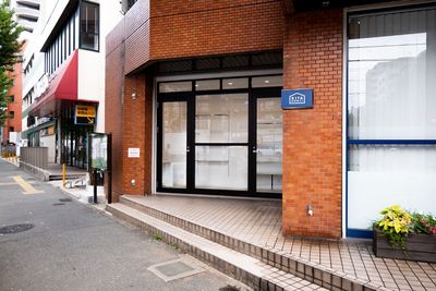 前面スペースもご利用可能です。 - And Standの外観の写真