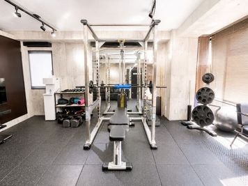 末広町駅から徒歩5分ほどにある「完全個室レンタルジム」です✨ - Relax gym 秋葉原 Relax gym 秋葉原｜完全個室プライベートジム💪の室内の写真
