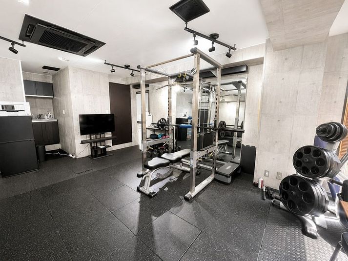 末広町駅から徒歩5分ほどにある「完全個室レンタルジム」です✨ - Relax gym 秋葉原 Relax gym 秋葉原｜完全個室プライベートジム💪の室内の写真