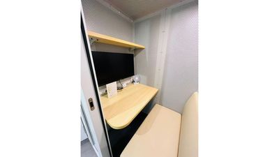 FEEEP 立川店 【立川駅徒歩1分｜30名利用可】貸切/Wi-Fi/電源/モニターの室内の写真