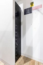 ロッカーもあり - 【谷町6丁目2分ワーキングスペース】インターネットワーキング谷6 【谷町六丁目駅2分】ワーキングインターネットスペース個室【C席】の設備の写真