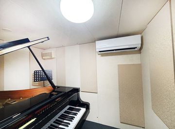 声楽・ピアノ・器楽練習におすすめの防音スタジオ - 【カリテル_ サウンドスペース飯田橋・九段下】 カリテルサウンドスペース飯田橋・九段下 Studio A[94]の室内の写真