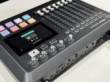 オーディオインターフェース（TASCAM、Mixcast4） - アンドポッドキャストスタジオの設備の写真