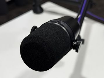 マイク　SHURE　MV7X　2本 - アンドポッドキャストスタジオの設備の写真